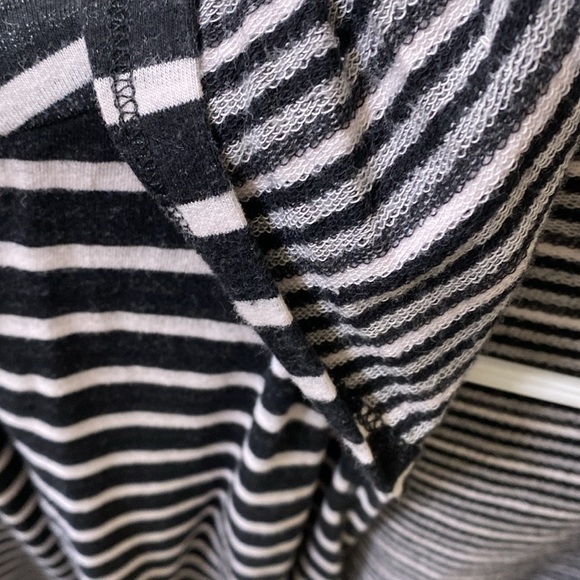 Cable & Gauge womens hooded sweatshirt - Picture 3 of 6